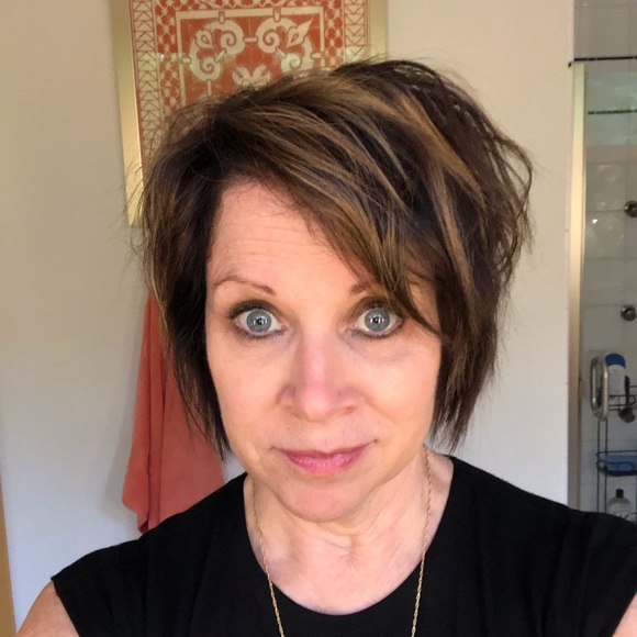 Meet your Posher, Laura - Picture 2 of 2